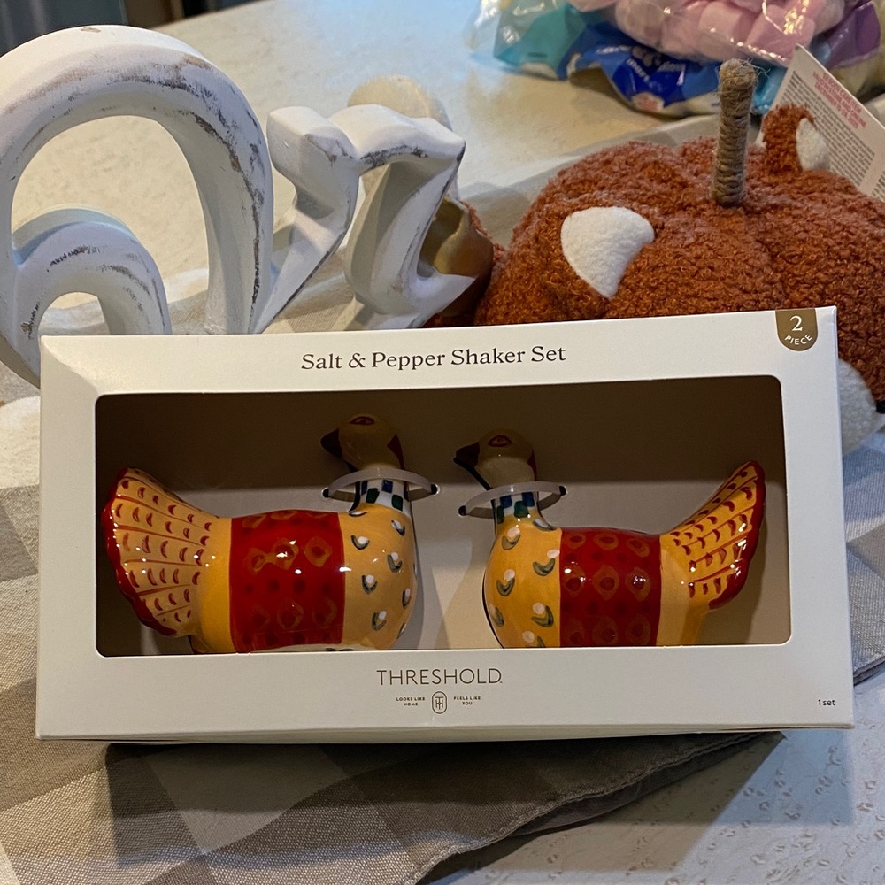 🦃🎃NEW THRESHOLD BRAND TURKEY SALT/PEPPER SHAKERS
